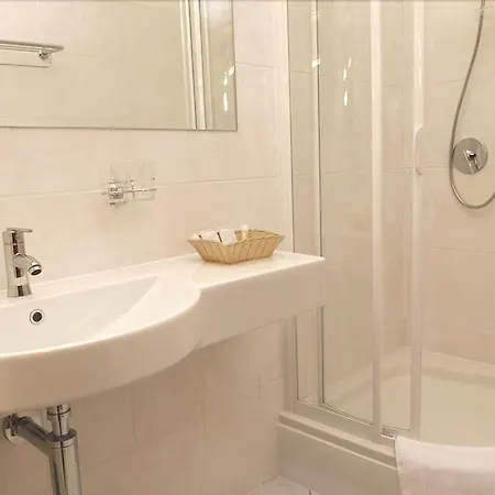 Na Zamecku 4* براغ